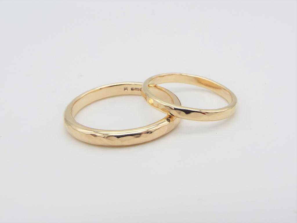 Choosing a Wedding Ring - Silver vs Gold