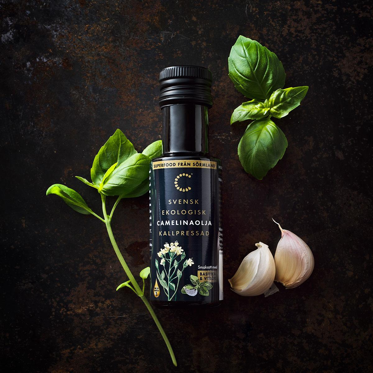 Camelina oil flavored with basil and garlic