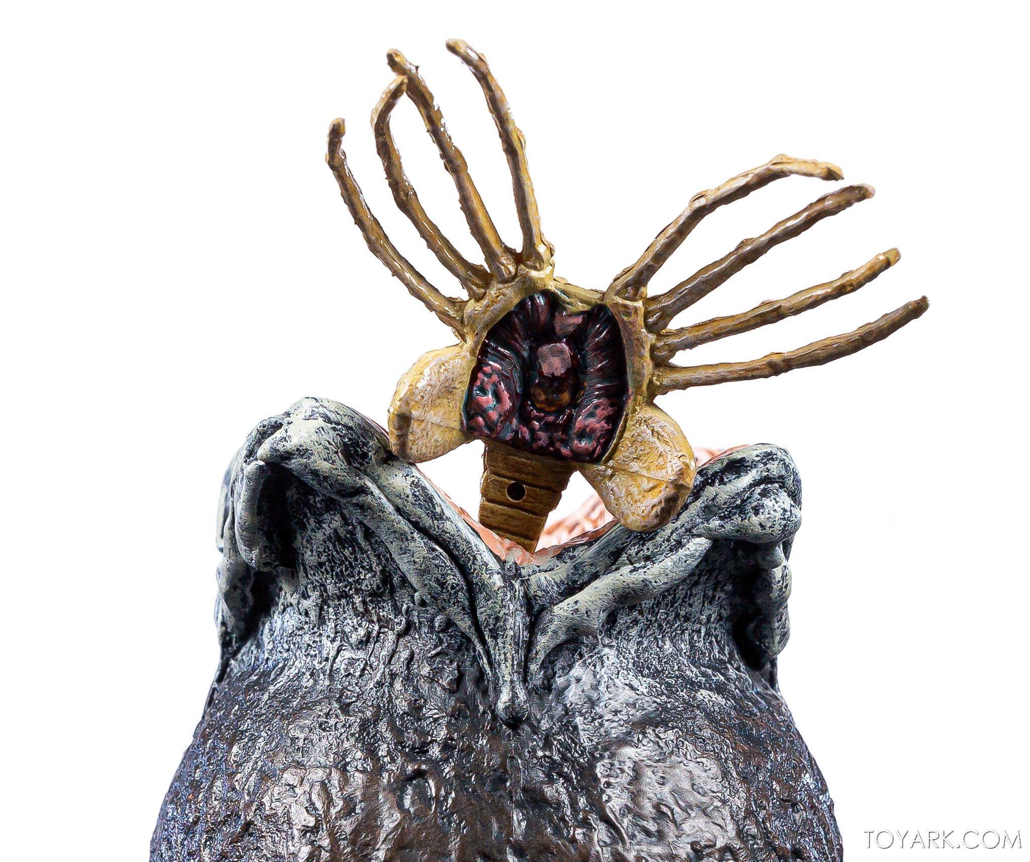 ALIEN (Big Chap)and Face Hugger（限定バージョン） Alien 40th Anniversary Ultimate 7 Inch Scale Action Figure - Big