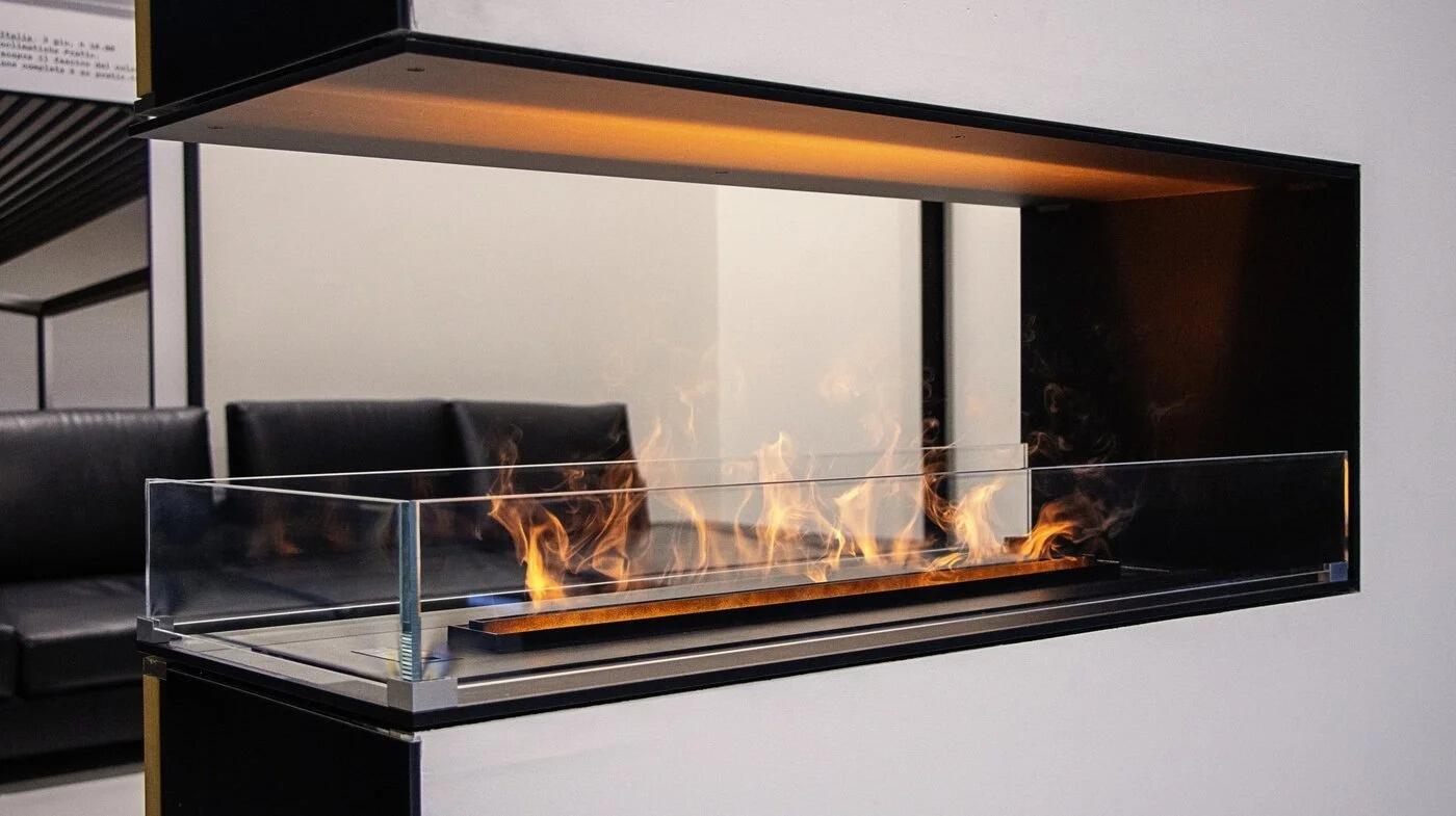 Room divider Hybrid Mist fire with glass sides in a white wall