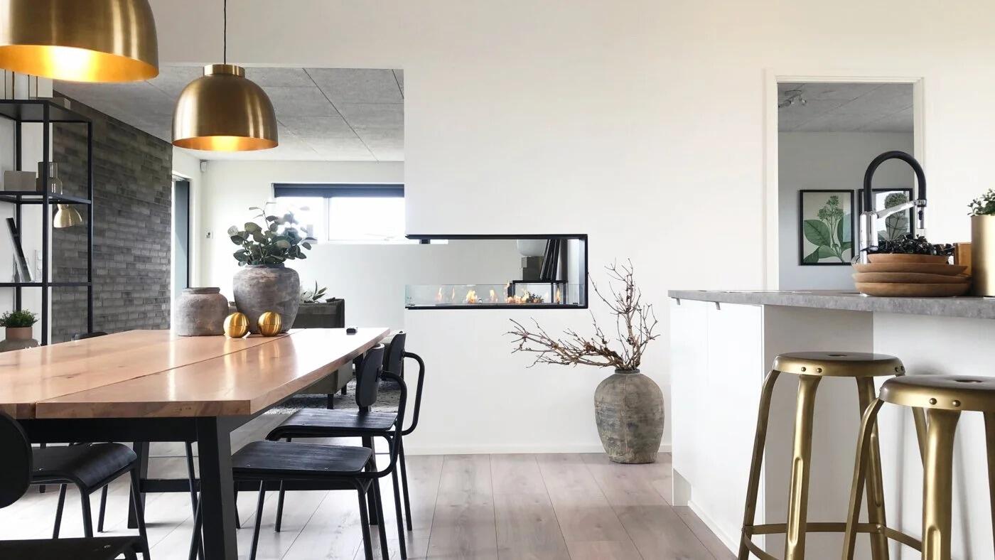Montreal room divider fire in a white wall seen from a kitchen island
