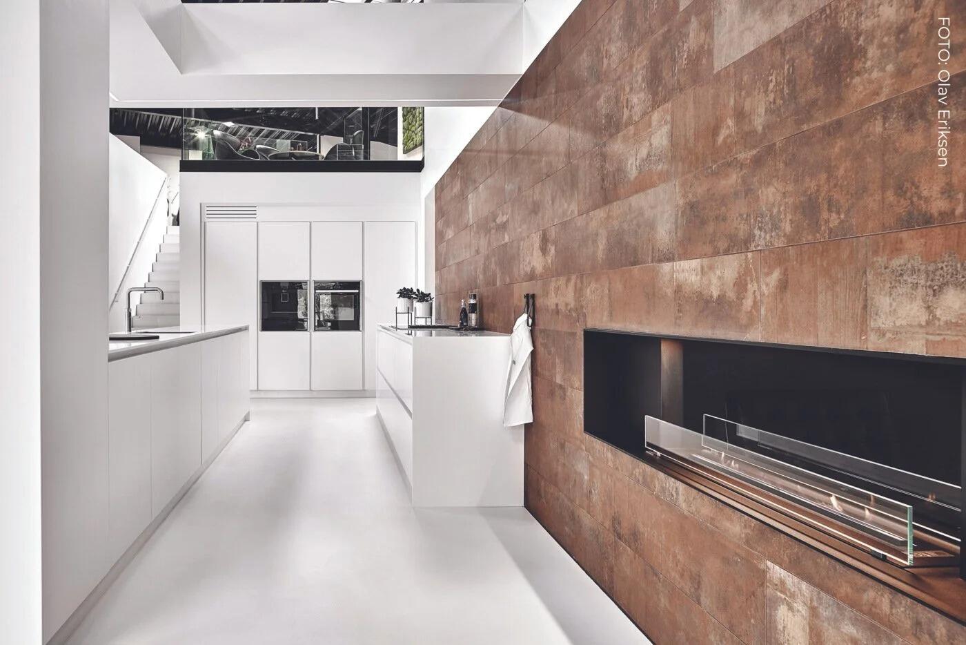 Montreal Panorama fire along a rust-effect wall in a long kitchen