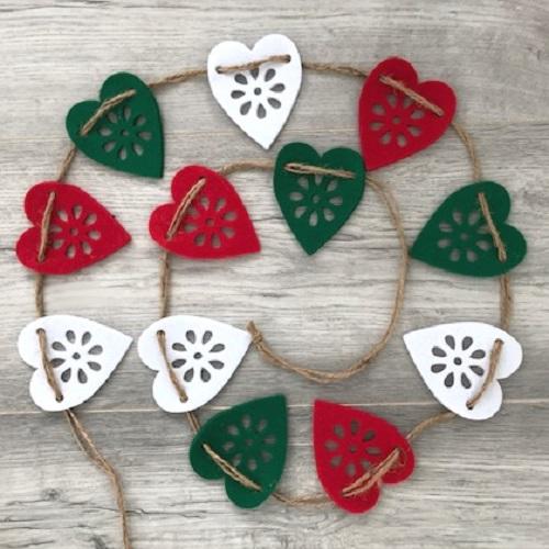 Christmas Bunting,Xmas Garland,12 Thick Felt Hearts,Red,Green,White,Rustic Twine,2.5 metres,Christmas Decoration