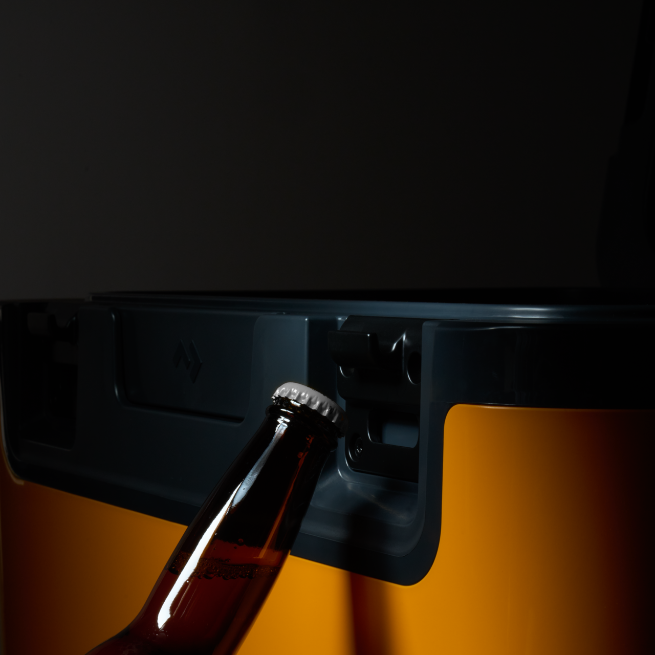 DOMETIC Recon Hardside Medium Glow Bottle Opener
