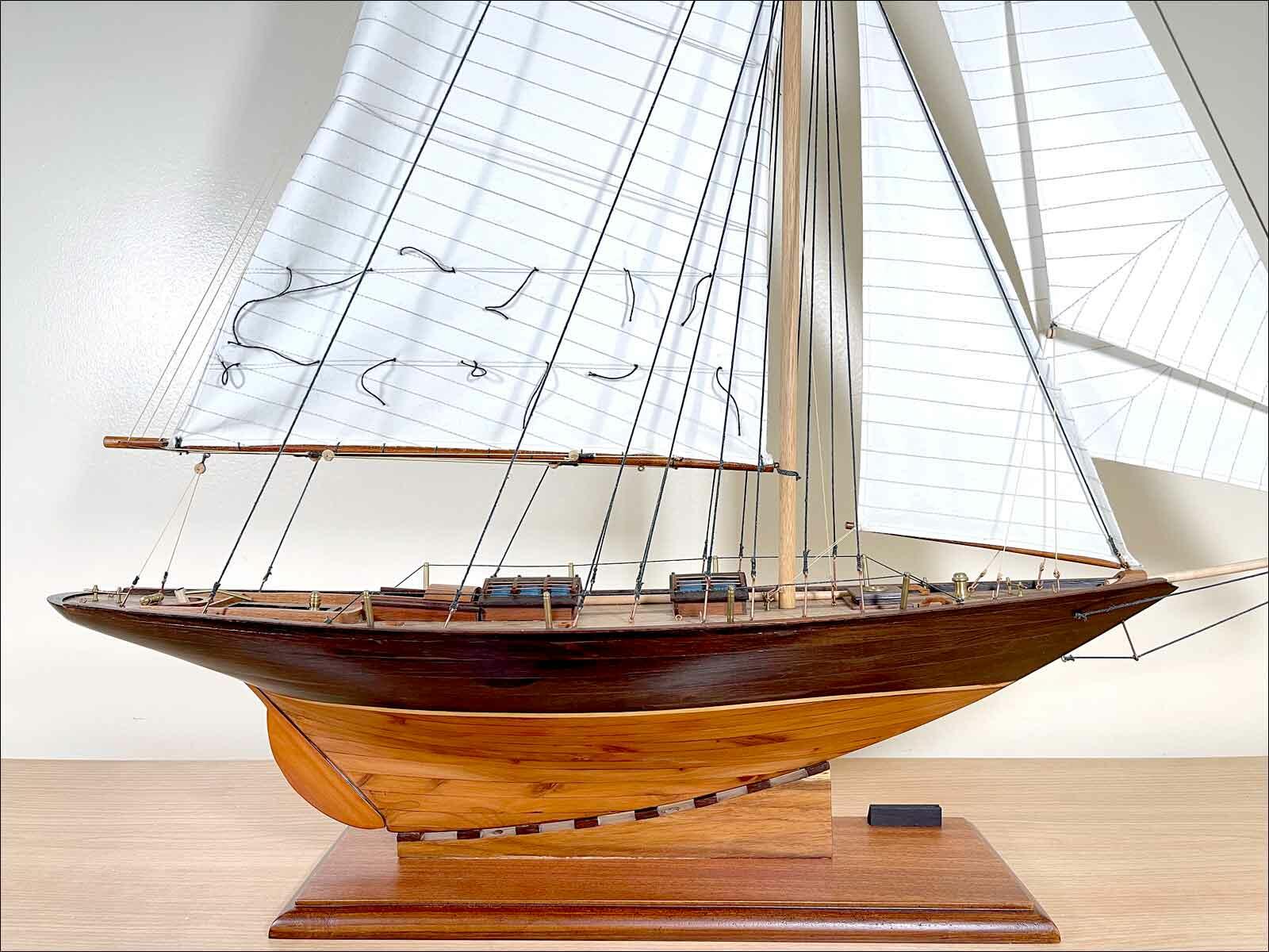 model sailing boat Pen Duick