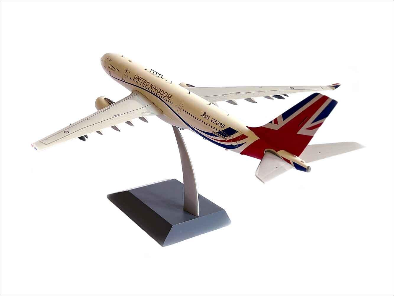 Desktop Airbus model airplane A330