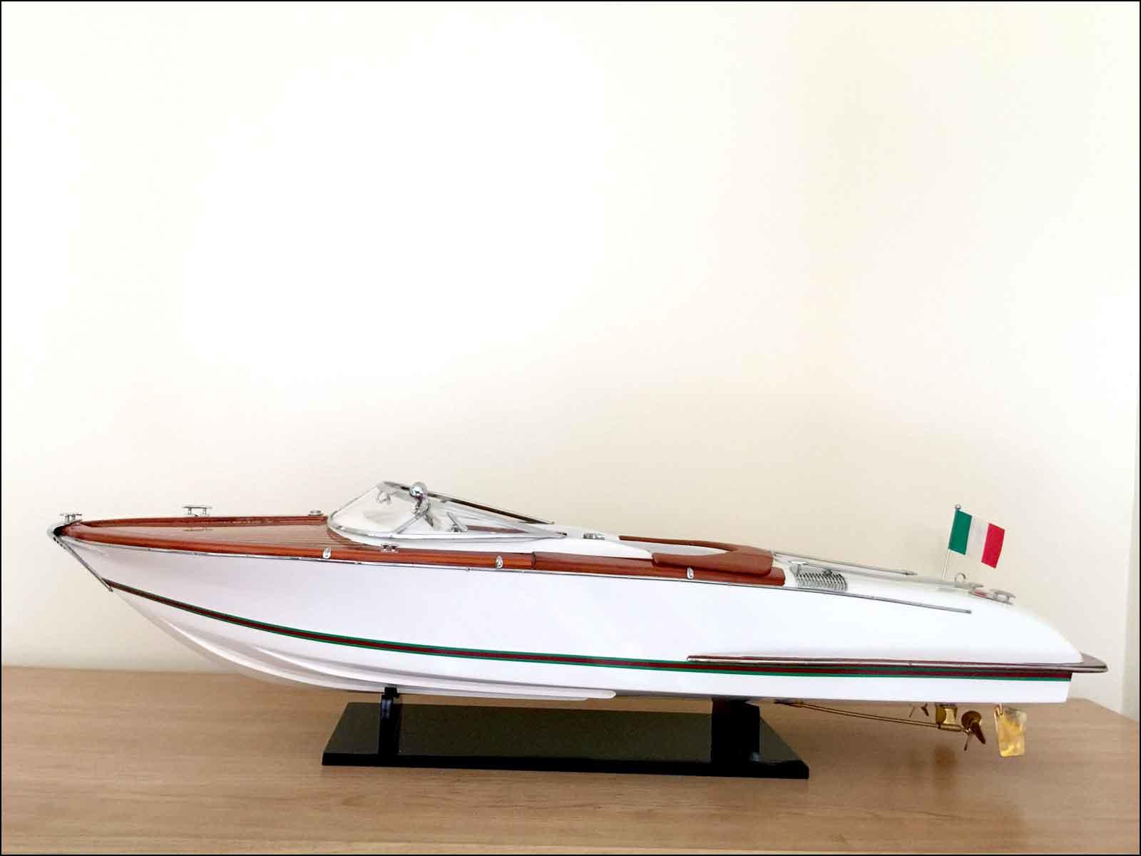 large model yachts Riva Aquariva