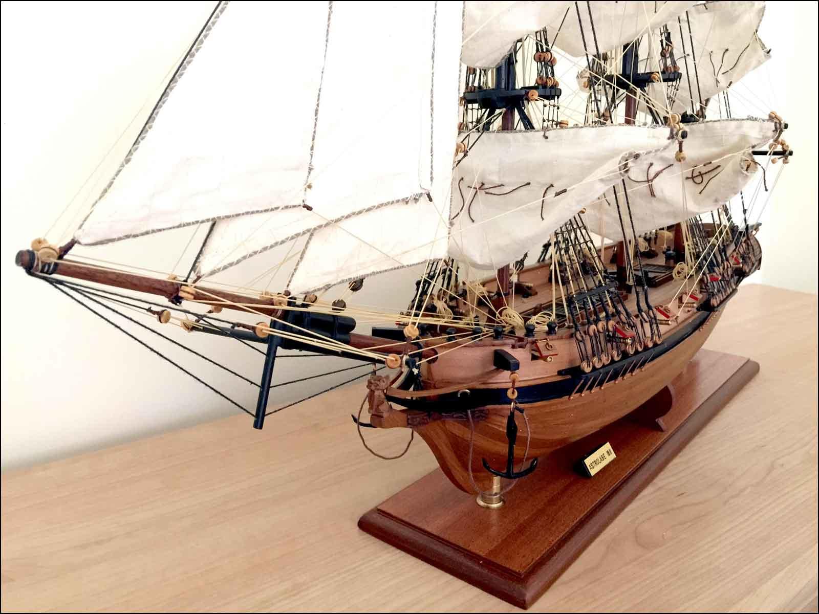 scale model boat Astrolabe