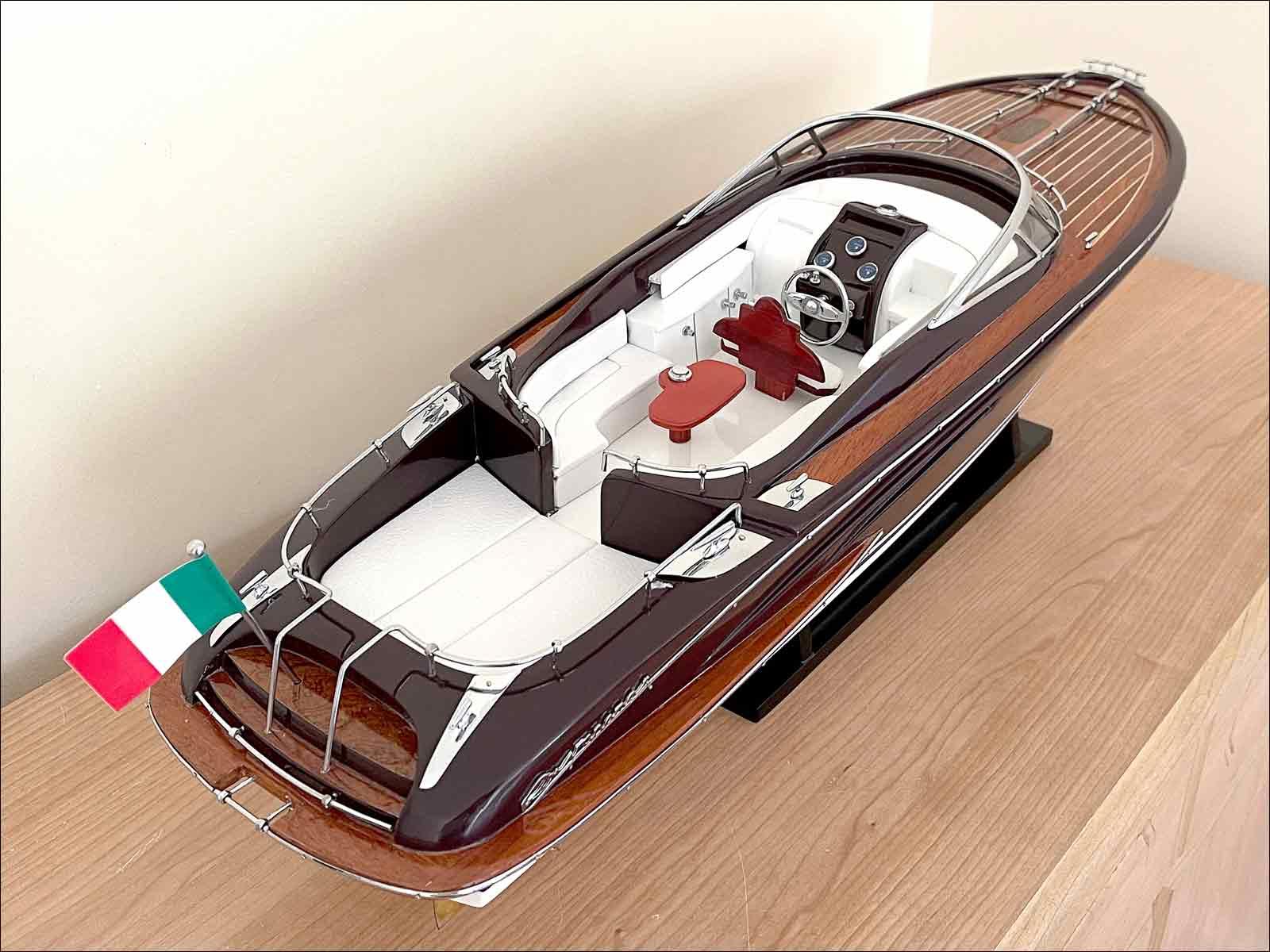 model boat Rivarama