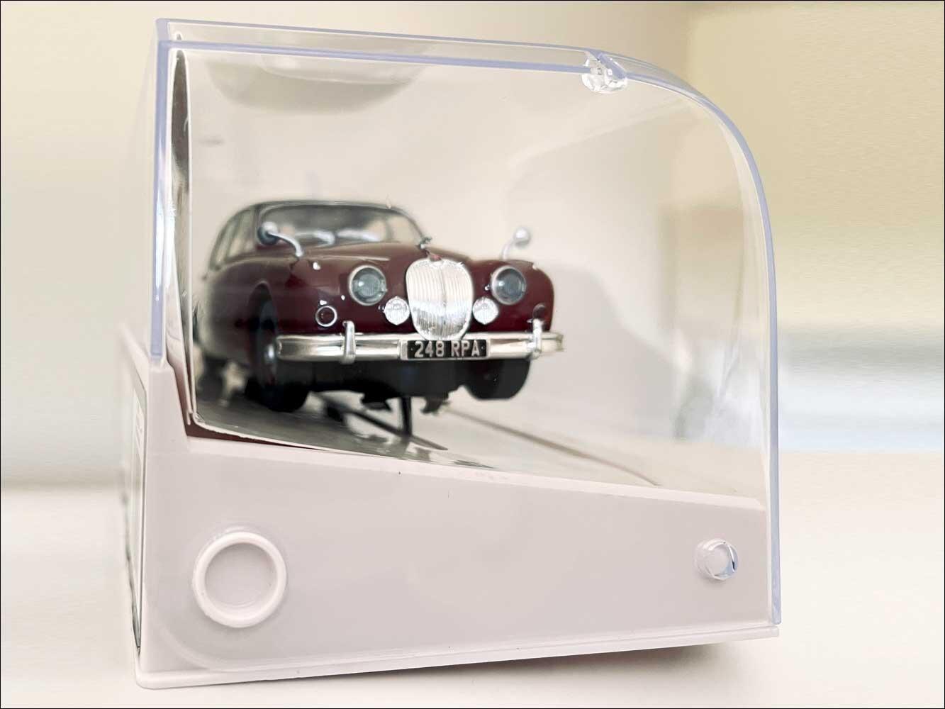 Diecast Jaguar model replica 1:32
