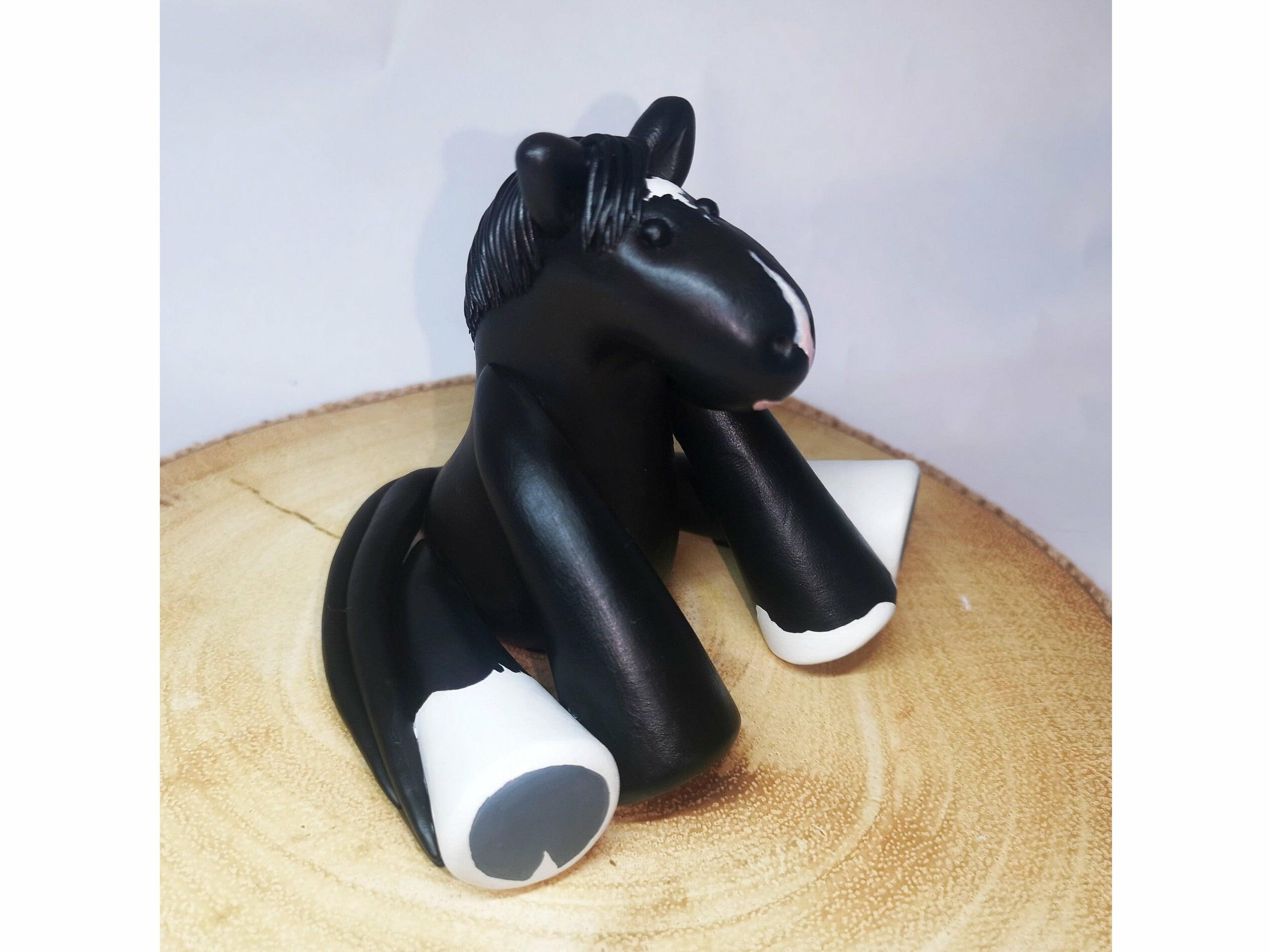 A side profile of a clay model of a black and white gypsy vaner