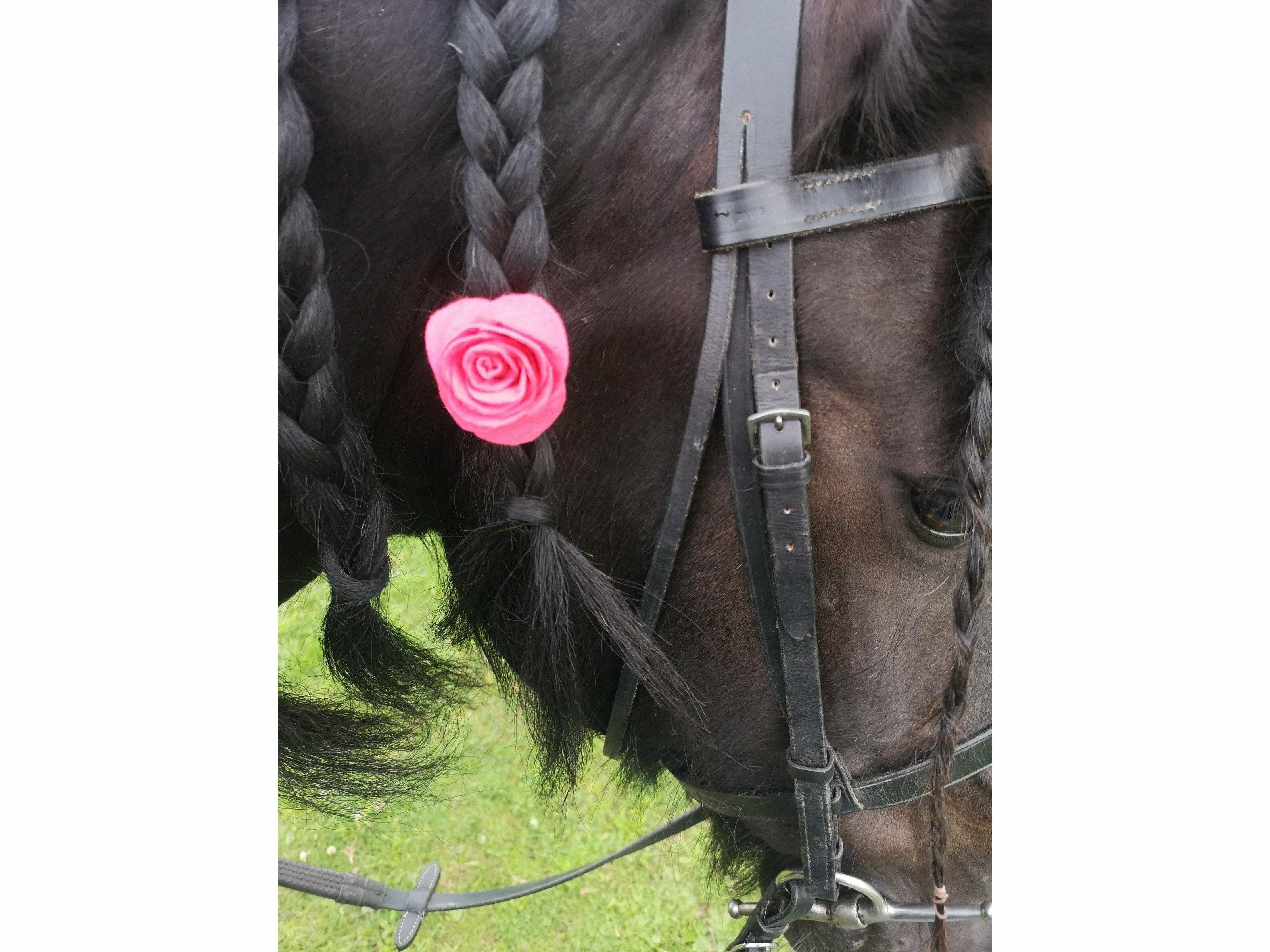Daisy-Chain Equestrian Charm Rose Bridle/Mane Charm