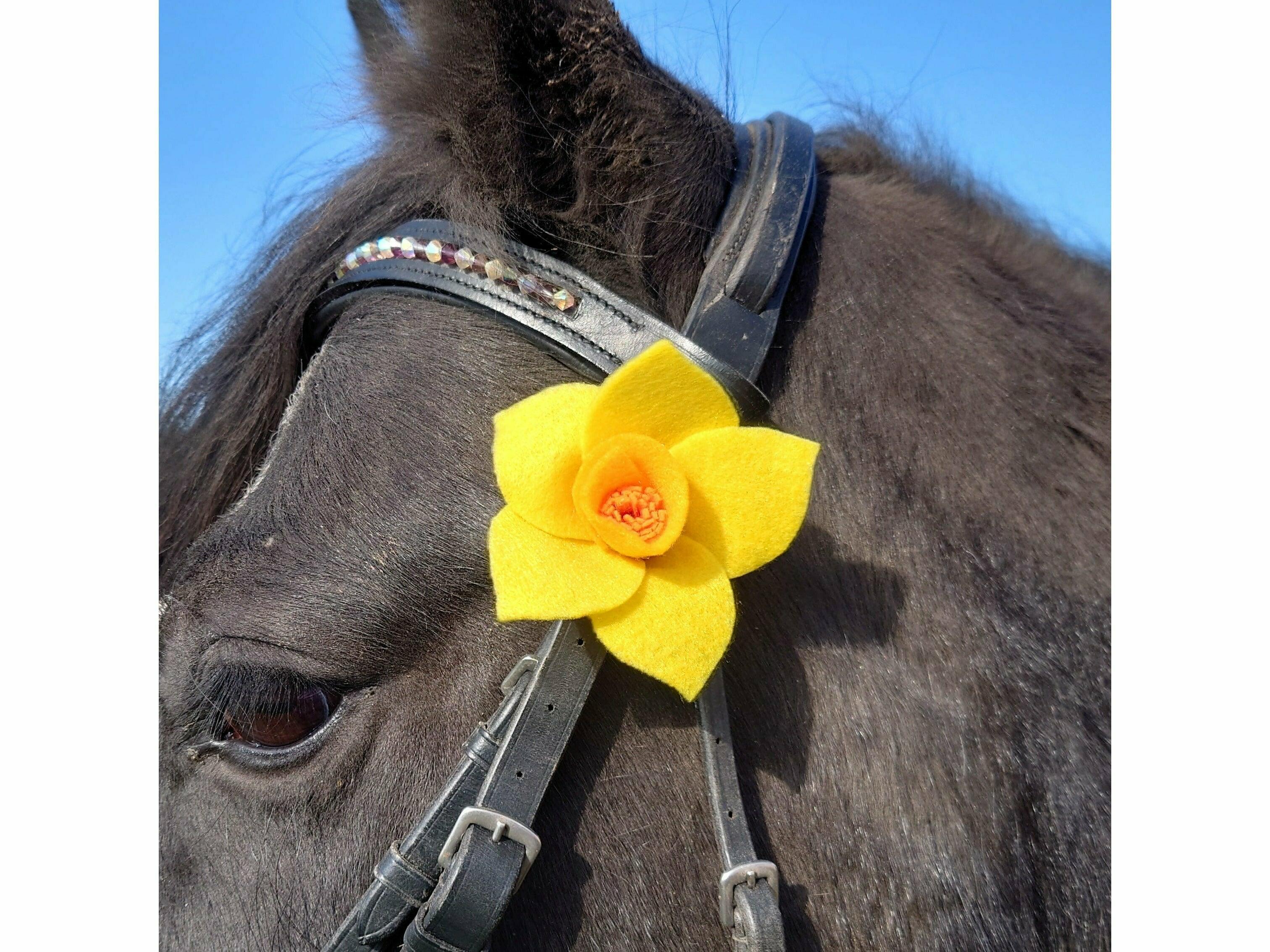 Daisy-Chain Equestrian Charm Daffodil Flower Bridle/Mane Charm