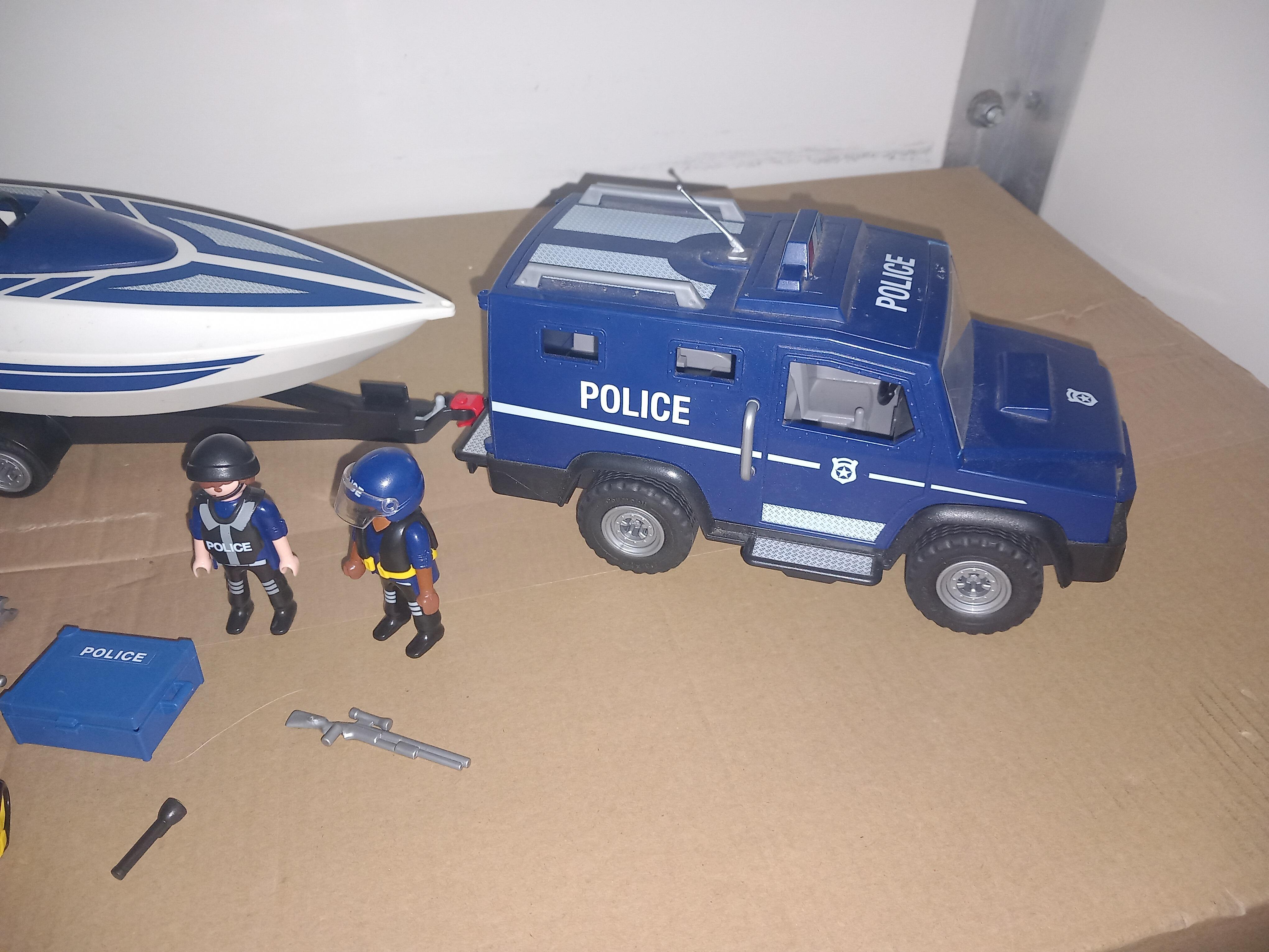 Playmobil police van and boat online