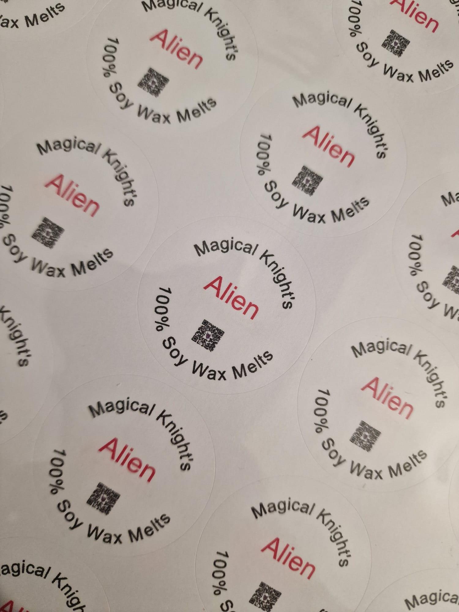 Handmade Alien snap bar, five segments of 100% soy wax infused with the lush Alien fragrance. label