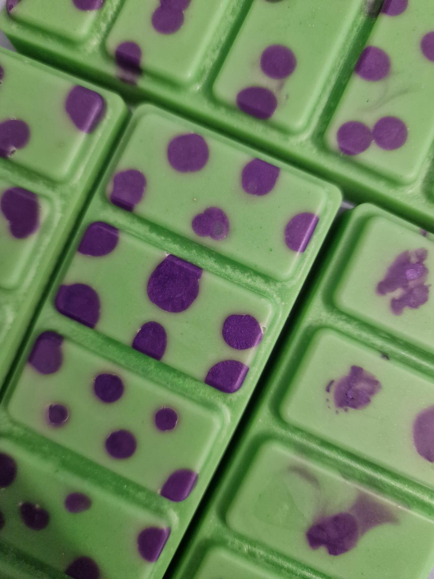 Handmade Alien snap bar, five segments of 100% soy wax infused with the lush Alien fragrance.