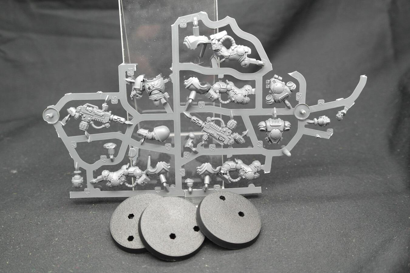 Example of sprues - two complete models and bases