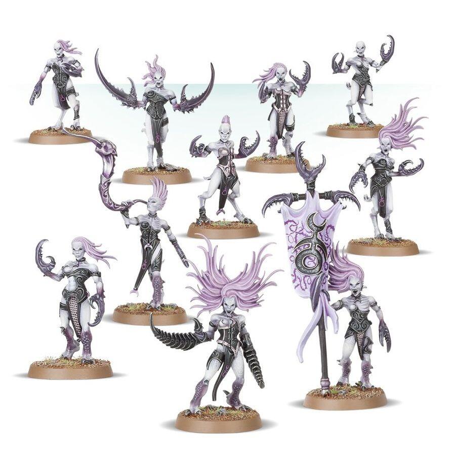 Daemonettes of Slaanesh miniatures assembled