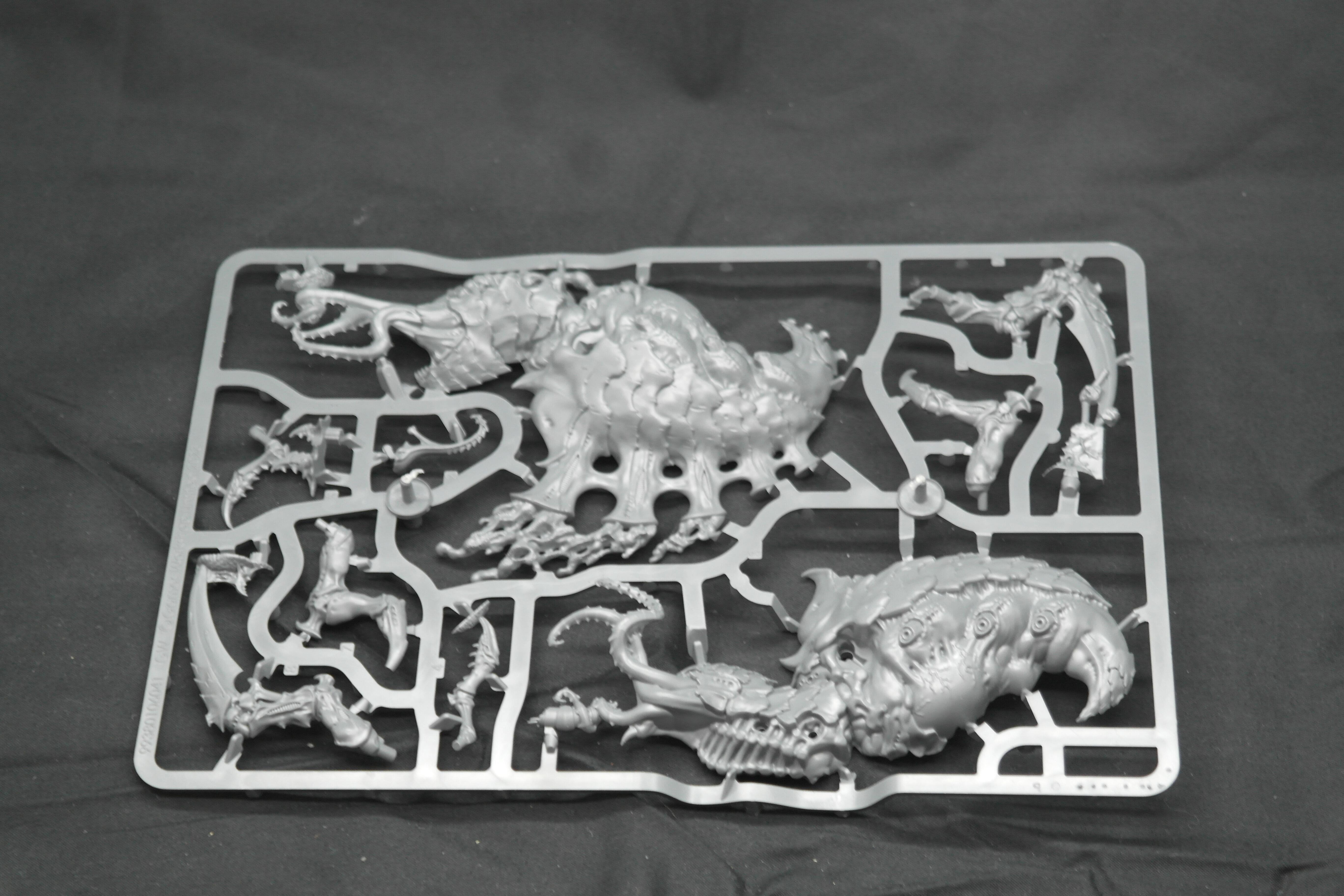 Pre-loved Tyranid Psychophage new on sprue