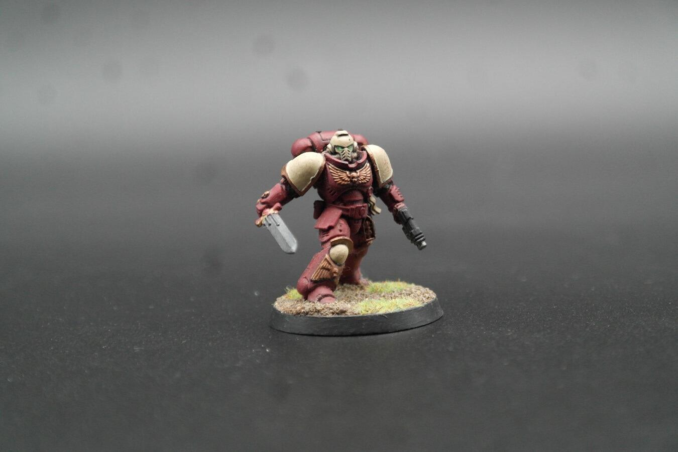 Pre-loved Blood Ravens Lieutenant heroic stance – Warhammer 40k