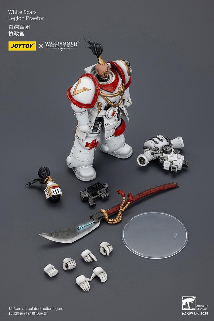 Accessories and swappable parts included