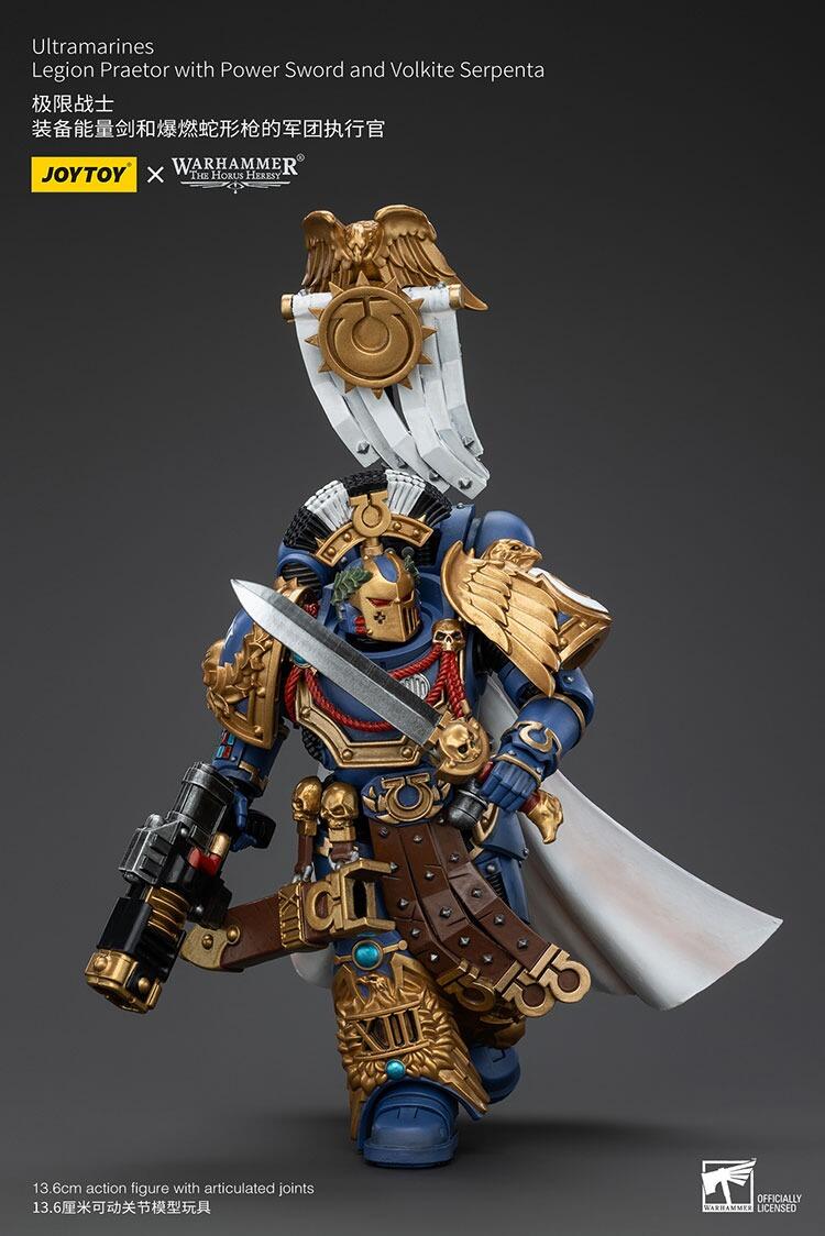 Close-up of armour and Ultramarines insignia