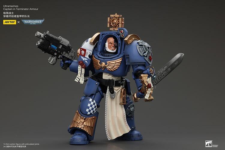 JoyToy Captain with unhelmeted head and flowing cape