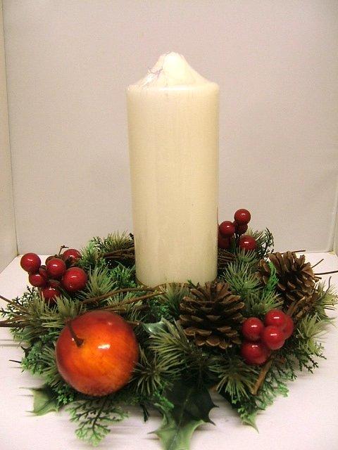 Christmas Candle Table Decoration Apple and Berries