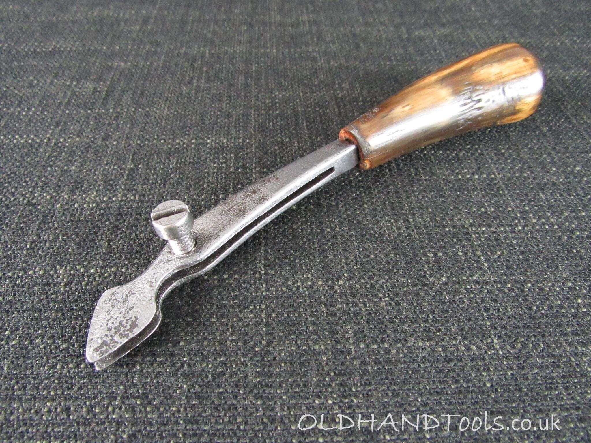 Vintage Saddlers Screw Crease with Horn Handle