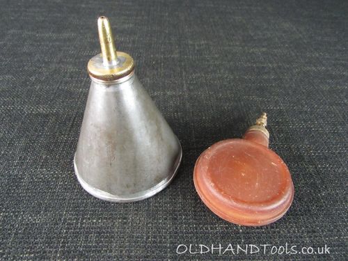 2 Vintage Oil Cans by DIAMOND & VALVESPOUT