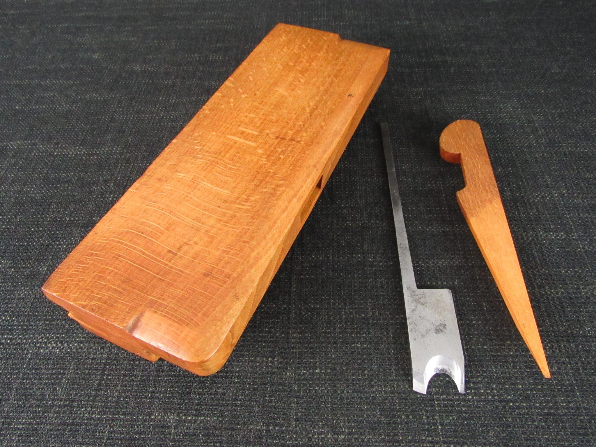 T HEWITT 5/8 inch Side Bead Moulding Plane