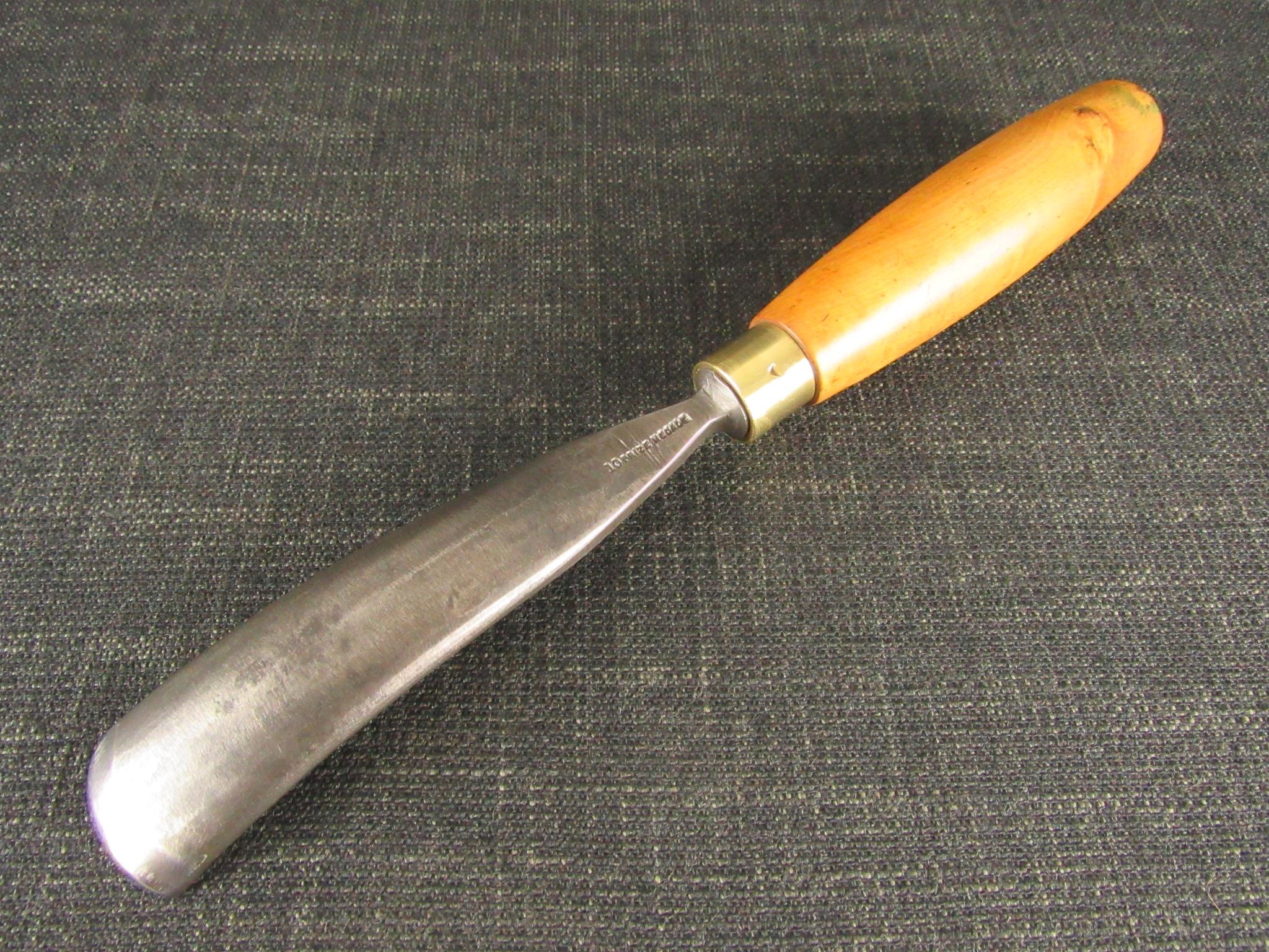 Large ADDIS No.15 Curved Carving Gouge - 1 5/16 inch