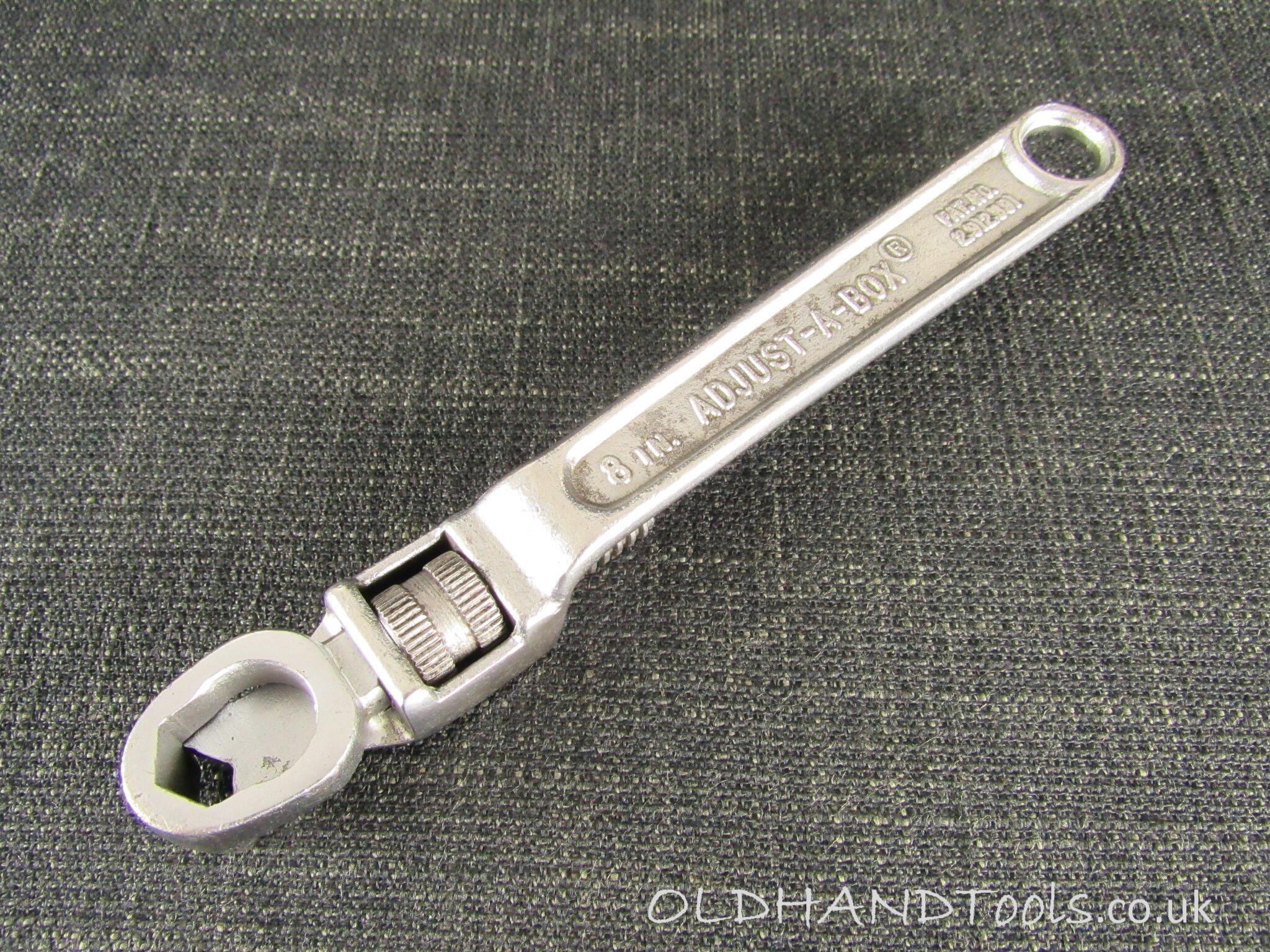 Adjustable box outlet wrench