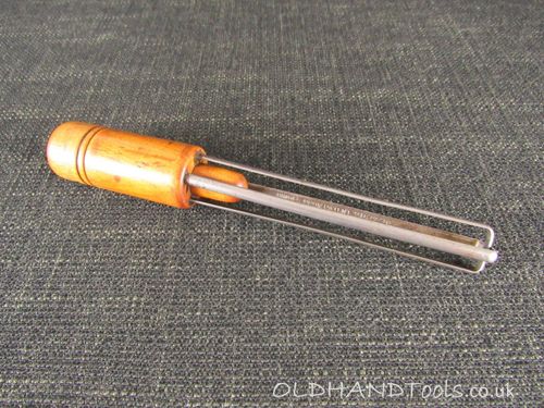 Prov Pat 21672/10 HINDES Hair Curler ???