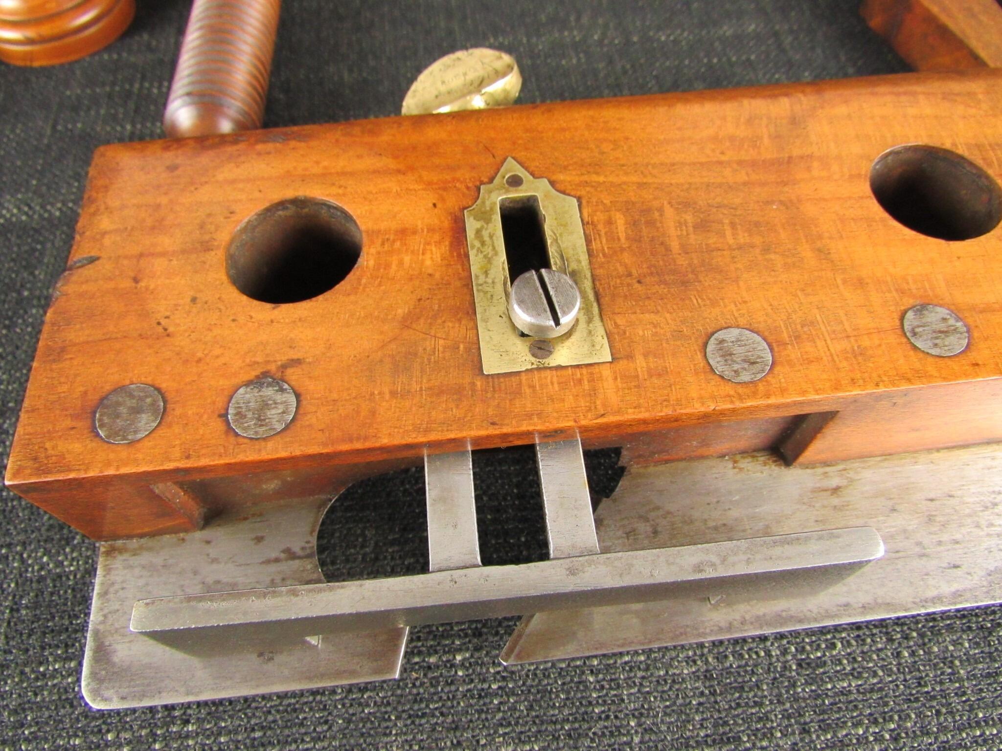 VARVILL Screw Stem Plough Plane with ROCKS Patent Depth Stop
