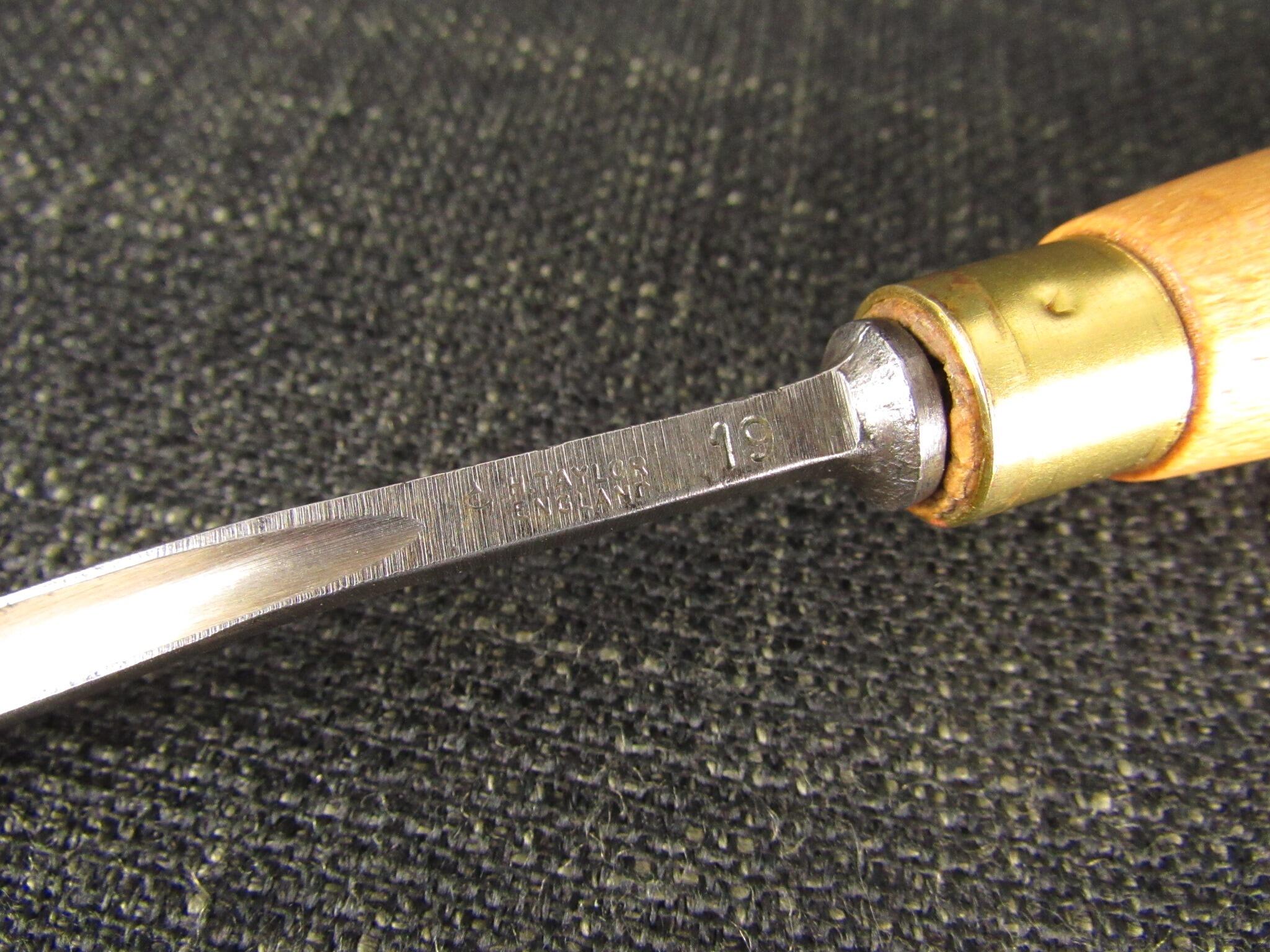 HENRY TAYLOR Deep Curved Carving Gouge - No.19 sweep