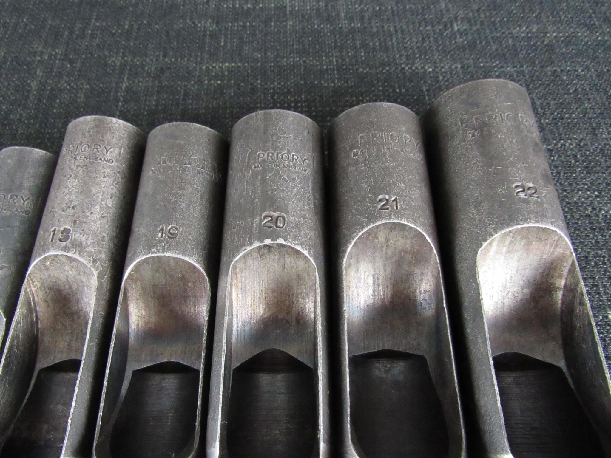 Graduated Set of 19 Leather Round Punches by PRIORY - Saddlers Round Punches