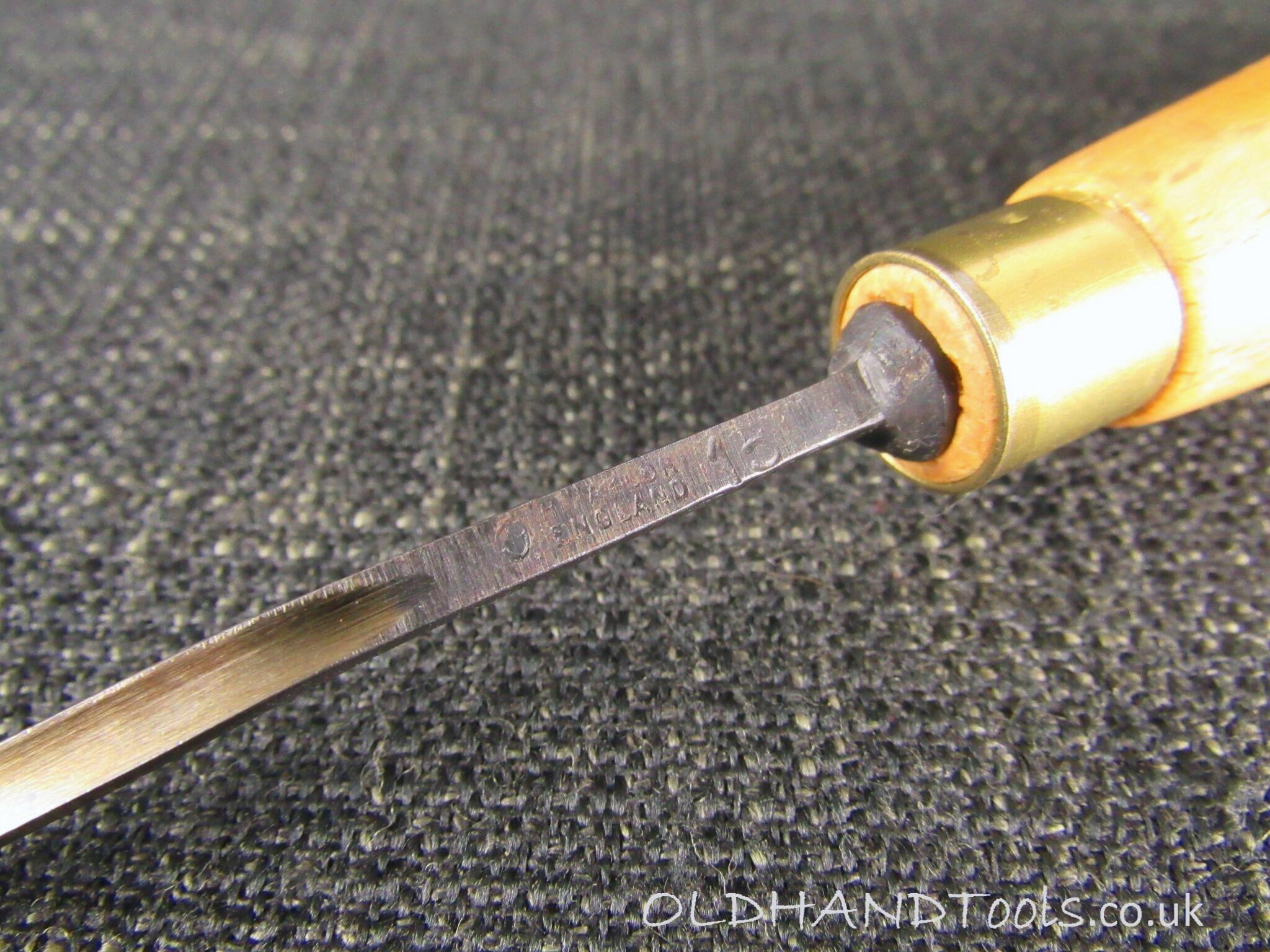 HENRY TAYLOR No 15 Curved Carving Gouge - 1/8" 3mm