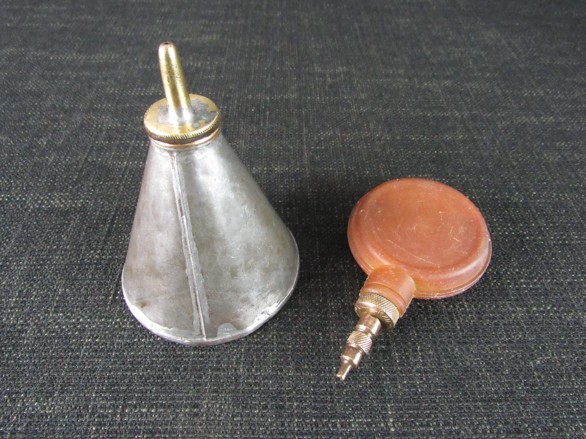 2 Vintage Oil Cans by DIAMOND & VALVESPOUT
