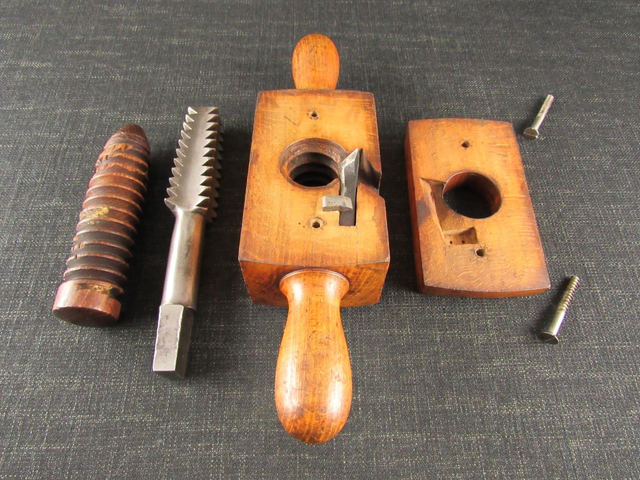 Large Screw Box & Tap - Wood Screw Set - Sheard Binnington & Co