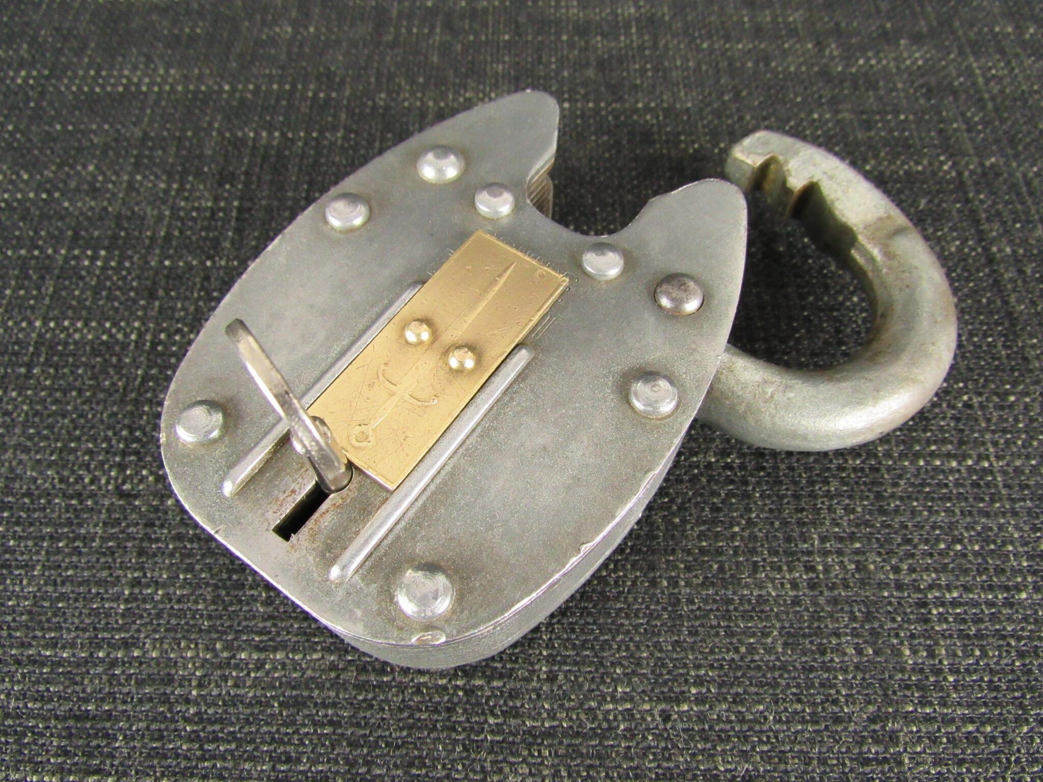 vintage-squire-defiant-padlock-key-patent-pending