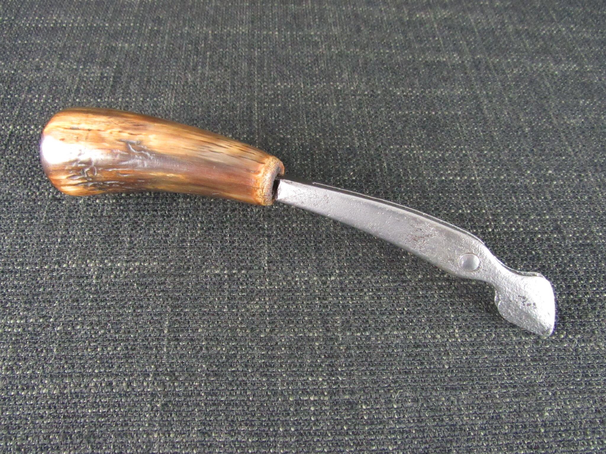 Vintage Saddlers Screw Crease with Horn Handle