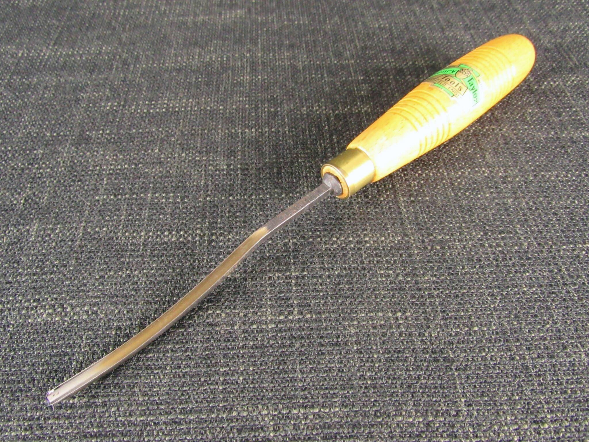 HENRY TAYLOR No 15 Curved Carving Gouge - 1/8" 3mm