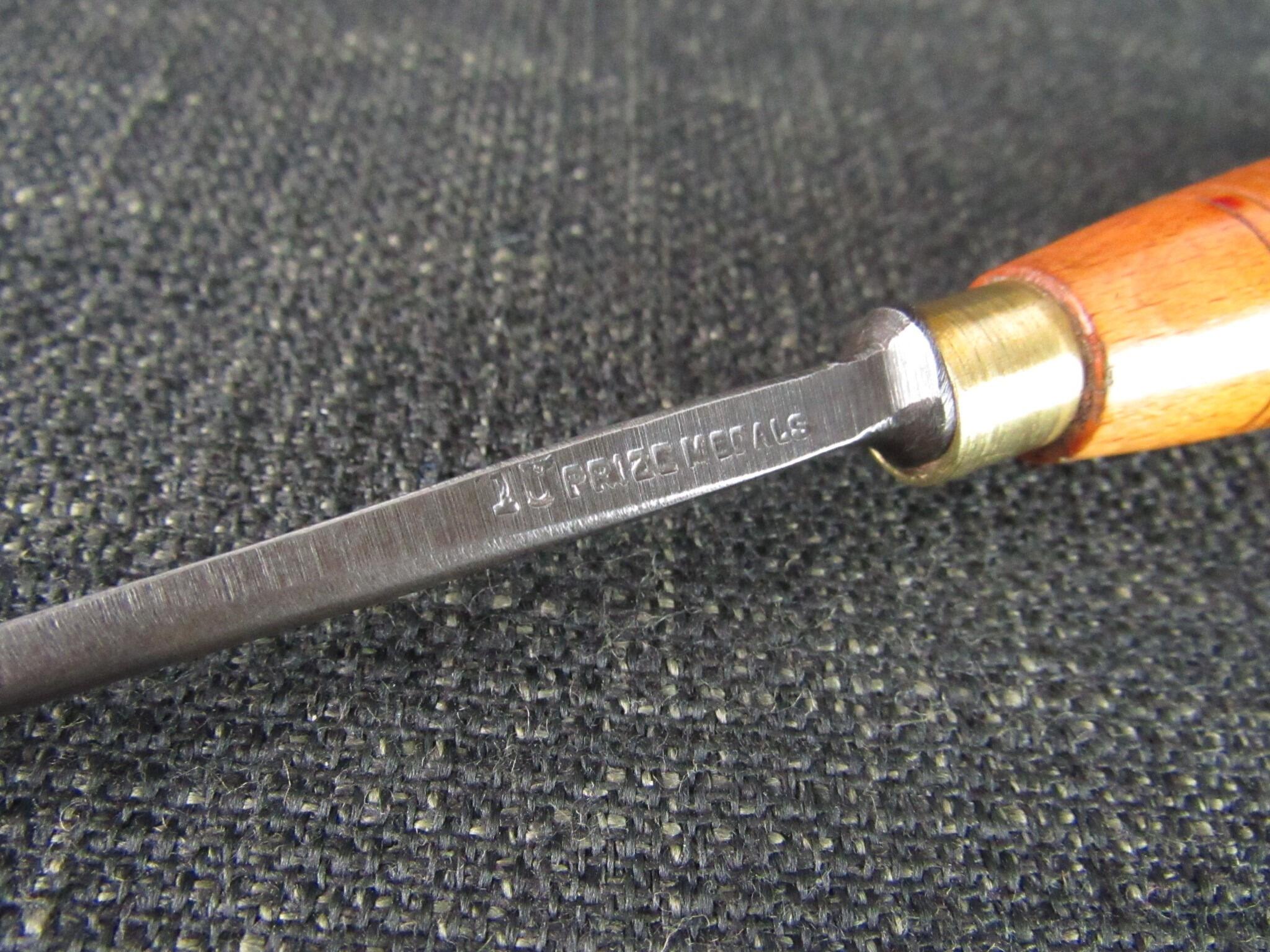 JB ADDIS 5/32 inch No 7 Carving Gouge - 4mm