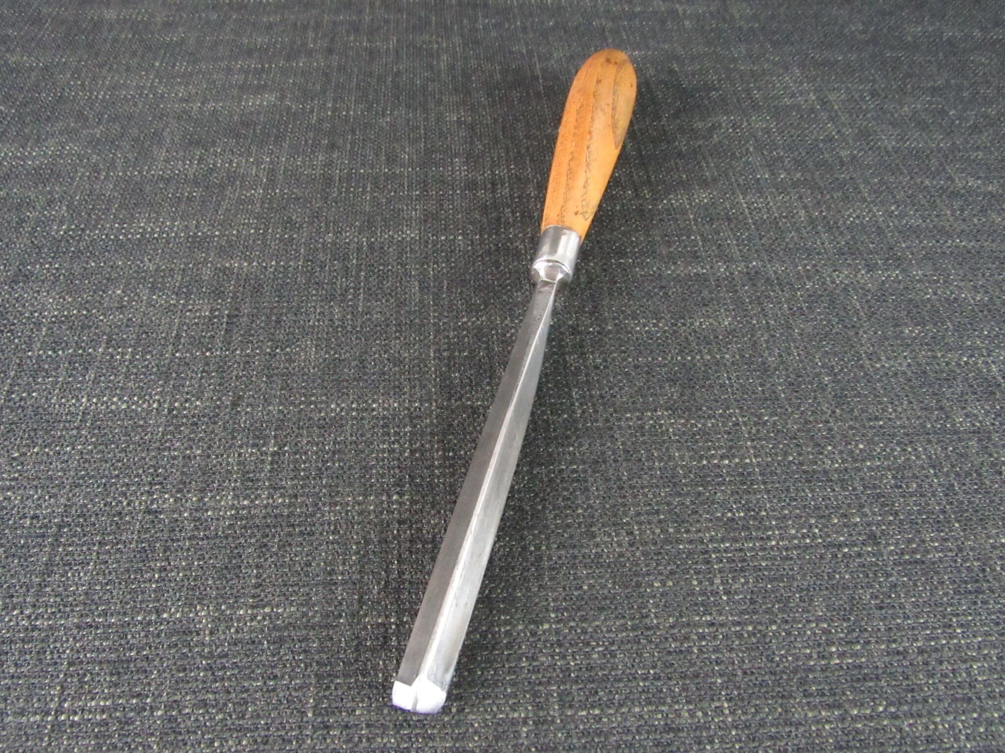 JB ADDIS 3/8 inch No 39 V Carving Tool