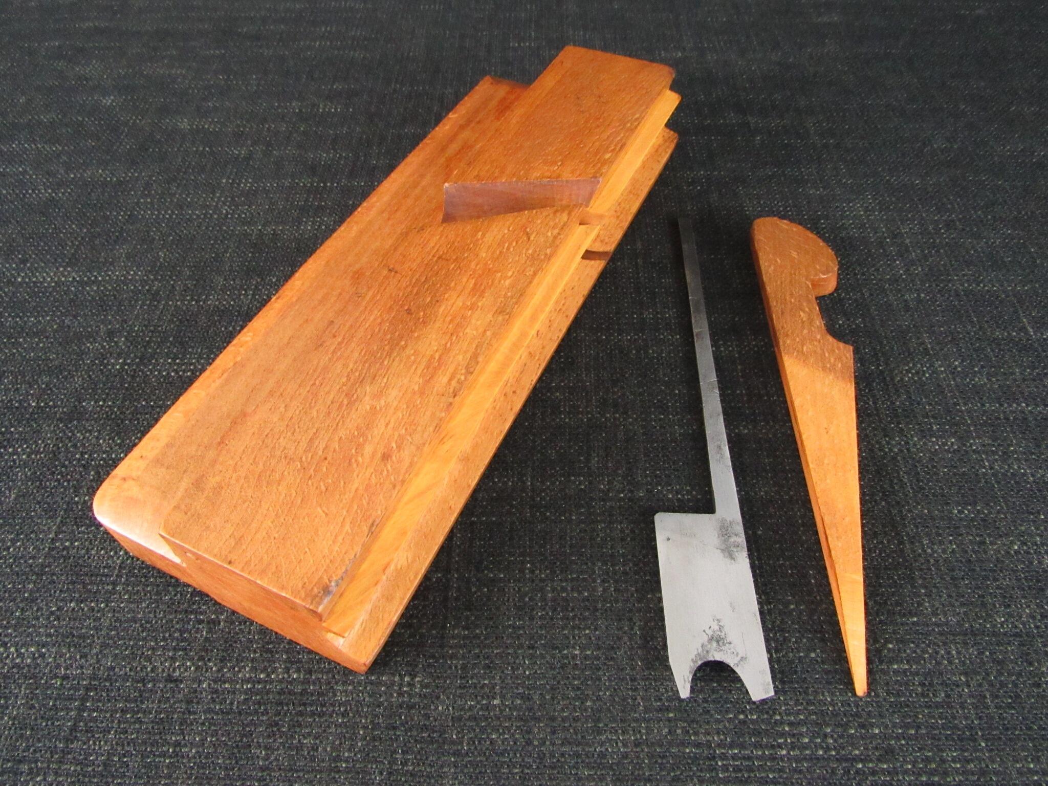 T HEWITT 5/8 inch Side Bead Moulding Plane