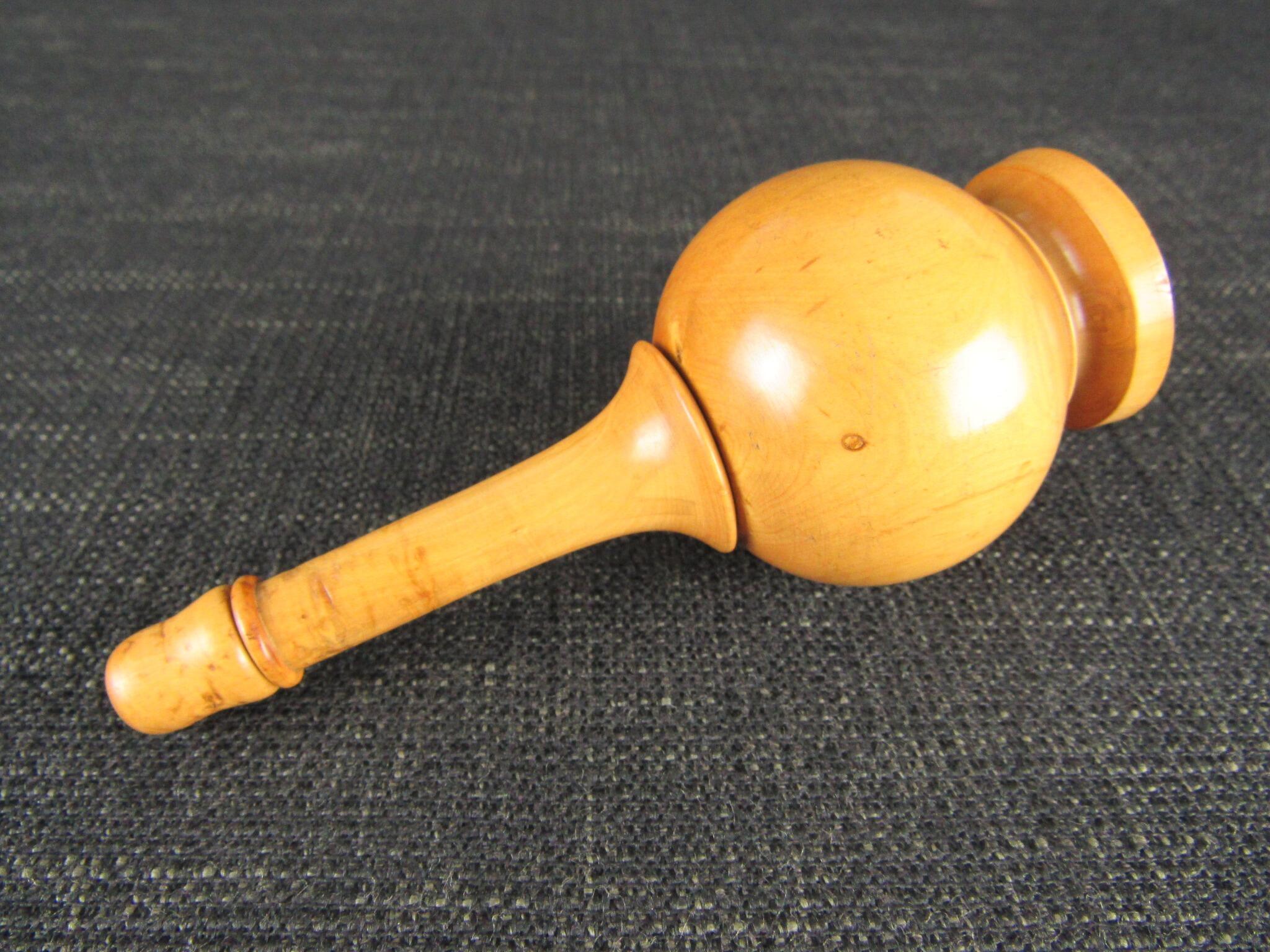 Boxwood Glove Powderer - Treen