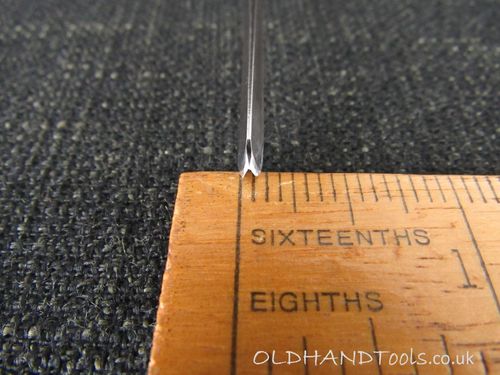 Narrow HENRY TAYLOR Curved V Carving Tool -3/32 inch