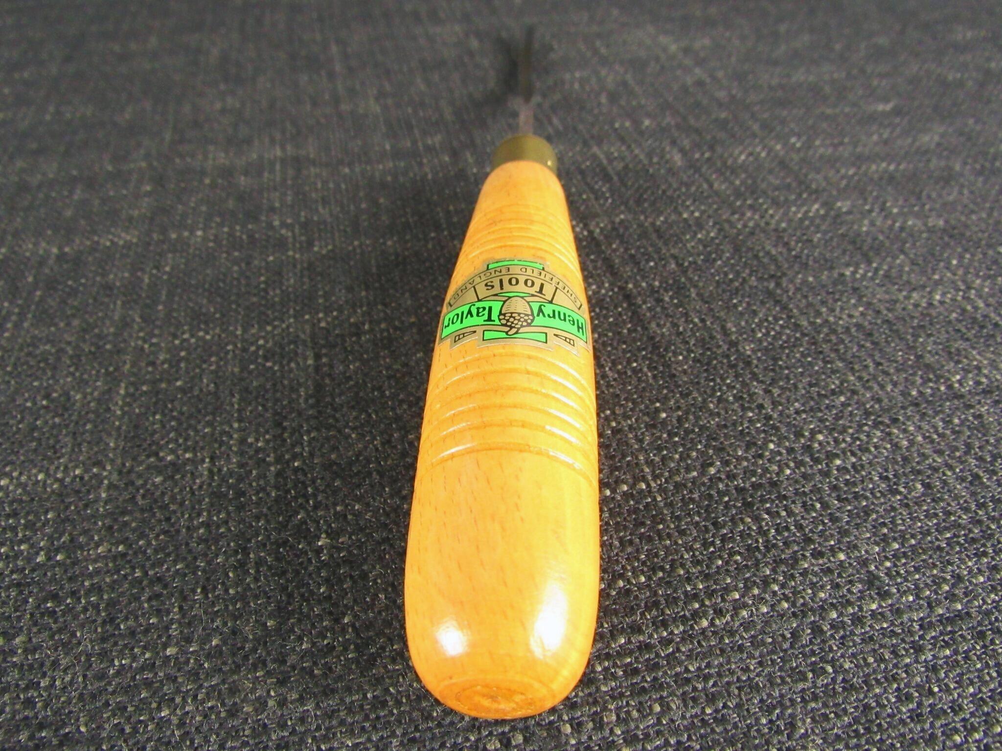 HENRY TAYLOR No 15 Curved Carving Gouge - 1/8" 3mm