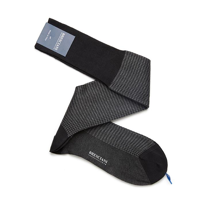 Bresciani-over-the-calf-cotton-socks-in-Grey-in-houndstooth-pattern 1